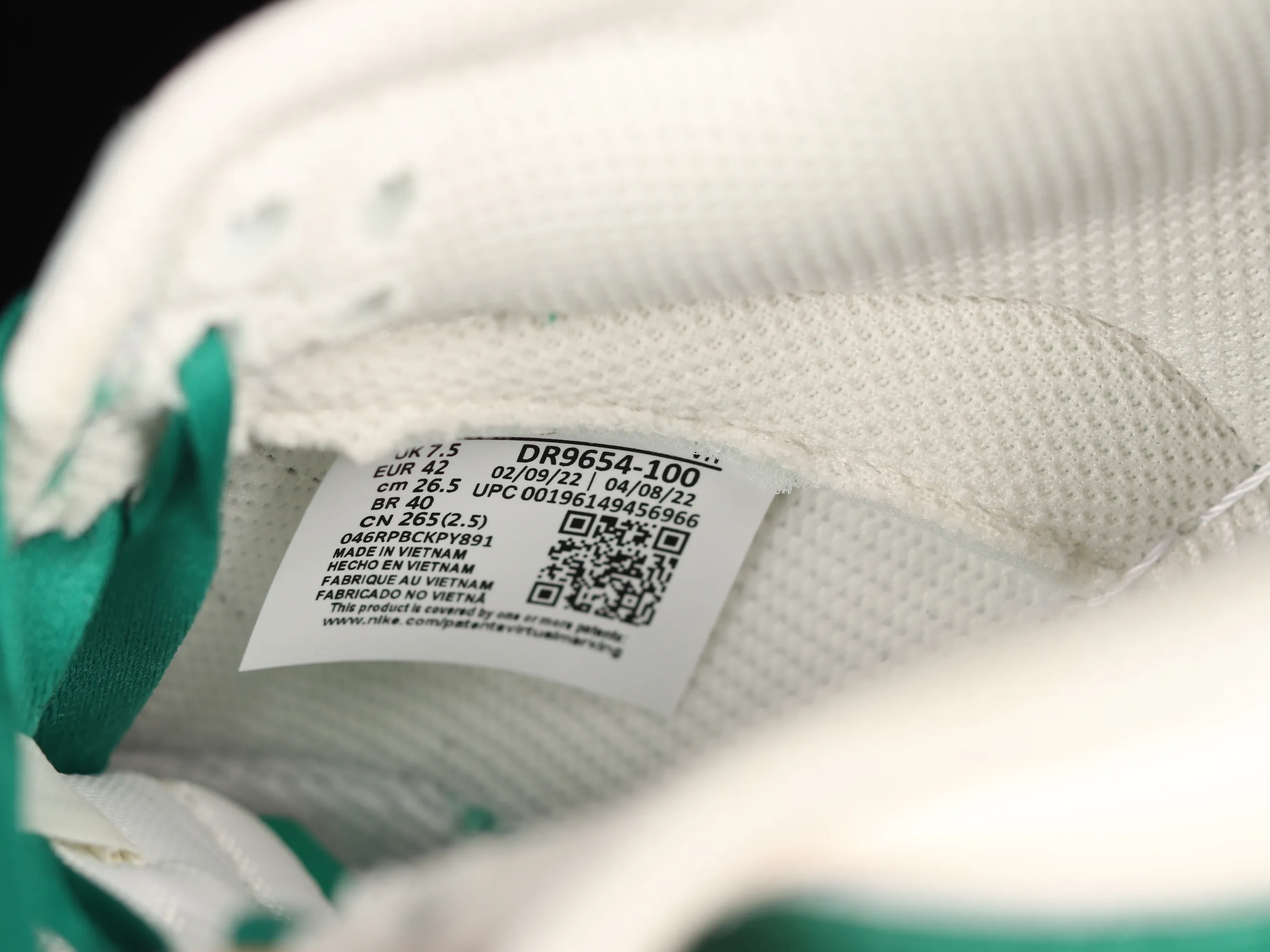 All Categories Nk SB Dunk Series Nk SB Dunk Low Low-top Sneakers Nk SB Dunk Low "Lottery" Heineken Color SB Smashed Backboard Fashion Casual Sneakers DR9654-100